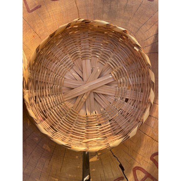 Vintage Woven Basket With Lid & Handle - Picture 6 of 7